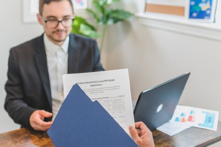 Как геополитическите кризи влияят на лихвите по кредитите в България през 2026