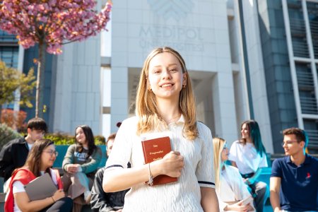 Как да финансираш образованието си в Европа: пътеводител за български студенти през 2026