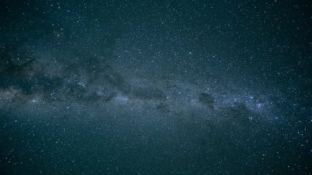 Какво ни казват звездите от 4 до 10 май 2026 - седмица на търпение и вътрешна сила
