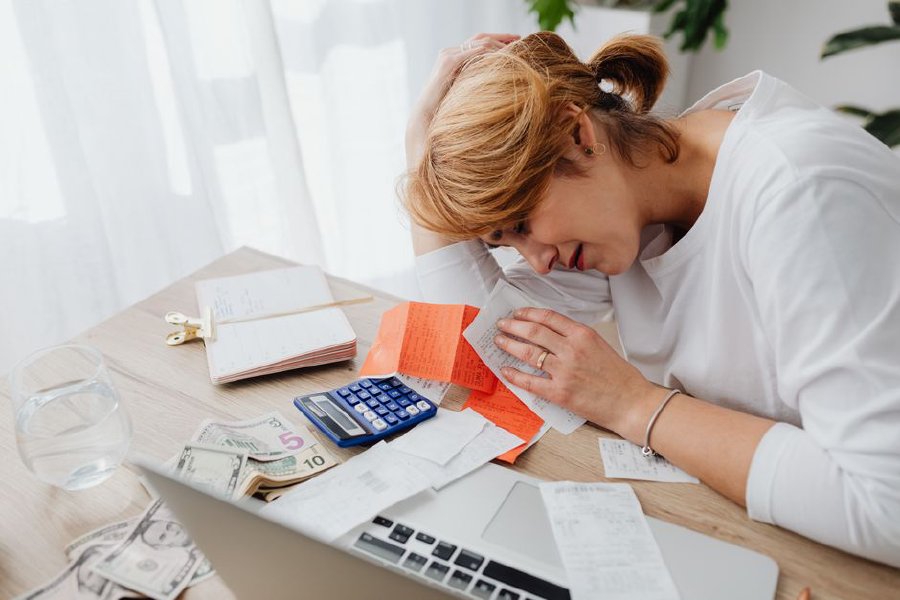 Юпитер в осми дом през 2027: Козирог и Водолей най-после се справят със стари дългове и задължения
