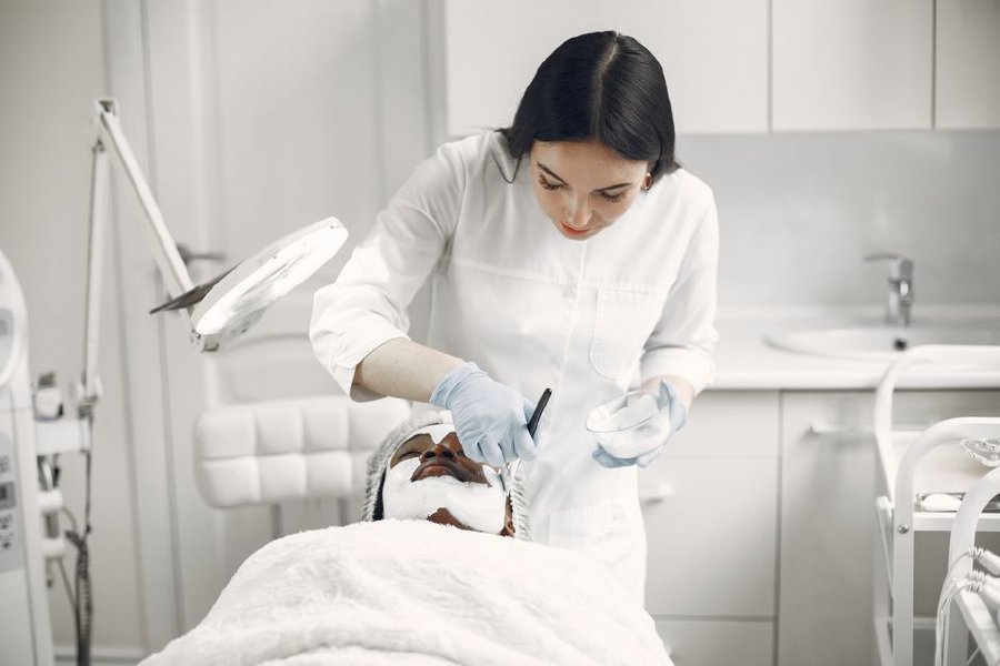 Baby botox: защо микродозите изместиха голямата намеса