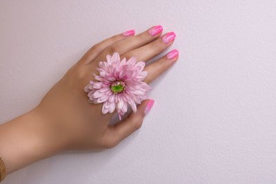 Фуксия на ноктите - 6 дръзки комбинации за незабравим летен маникюр