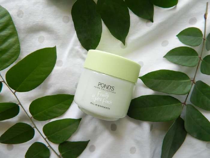 Гел хидратант с прозрачна текстура в стъклено бурканче