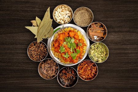 Кардамон в козметиката - защо този подправка заслужава място в банята ти