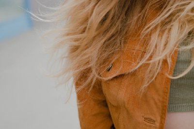 Пепелно бежово русо - нюансът, който фризьорите не спират да препоръчват тази пролет