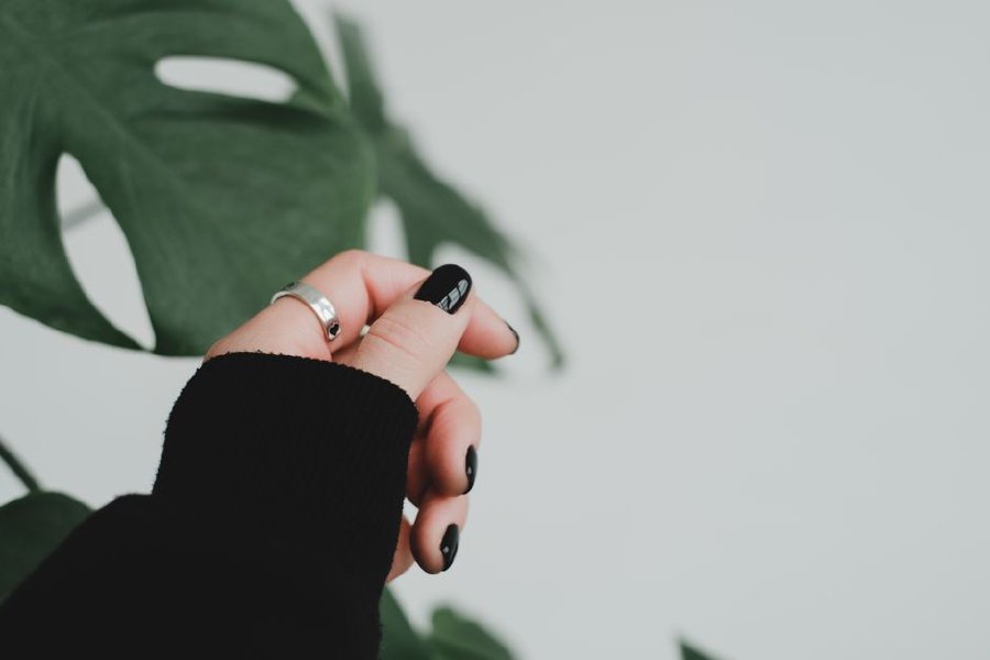 Топ тренд за нокти 2026 - минималистичен дизайн, който покори всички