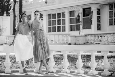 Бялата рокля като супер сила - защо звездите избират бяло за червения килим през 2026