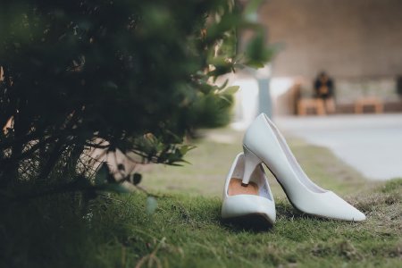 Ретро обувки с нисък ток: 5 комбинации, които доказват, че комфортът е новият лукс
