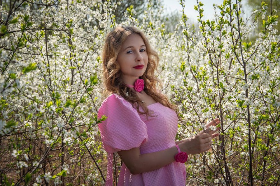 Романтична мода с характер - как да носиш нежност и дързост едновременно