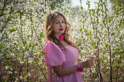 Романтична мода с характер - как да носиш нежност и дързост едновременно