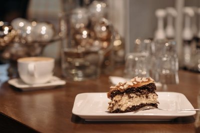 Италиански бадемов кейк с бял шоколад - елегантен десерт без обикновено брашно