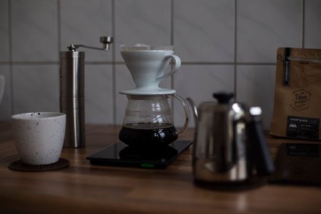 Изкуството да пиеш кафе у дома: ритуал, вкус и малки тайни