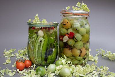 Мариновани чушки с чесън и магданоз - бурканът, който изчезва пръв от зимнината