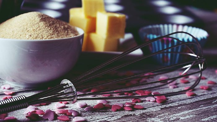 Ру от масло и брашно в тенджера - гладка, златиста паста