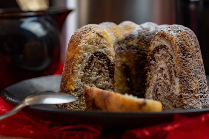 Готов мраморен кекс на парче