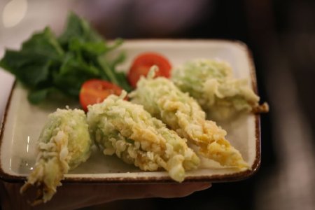 Цветове от тиквичка - защо заслужават място в кухнята ви това лято