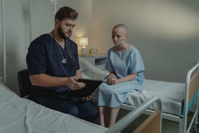 Как дигиталната обратна връзка от пациенти подобрява болниците - примерът на Гърция и поуки за България
