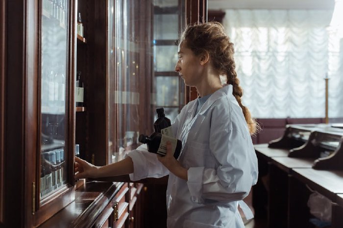 Организирана домашна аптечка с лекарства