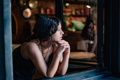Нарцисист ли е мъжът до вас? 7 ранни сигнала, които лесно се подминават