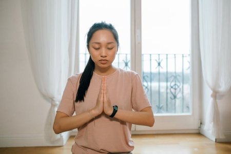 Плосък корем без фитнес: 3 японски техники за тяло, готово за плажа