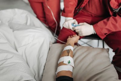 Венозно желязо и фосфатите в кръвта: какво стои зад новата проверка на европейския регулатор
